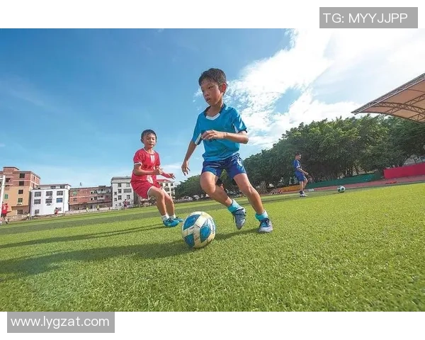 足球怀化:激情与梦想交织的绿茵场上演绎青春的华彩篇章